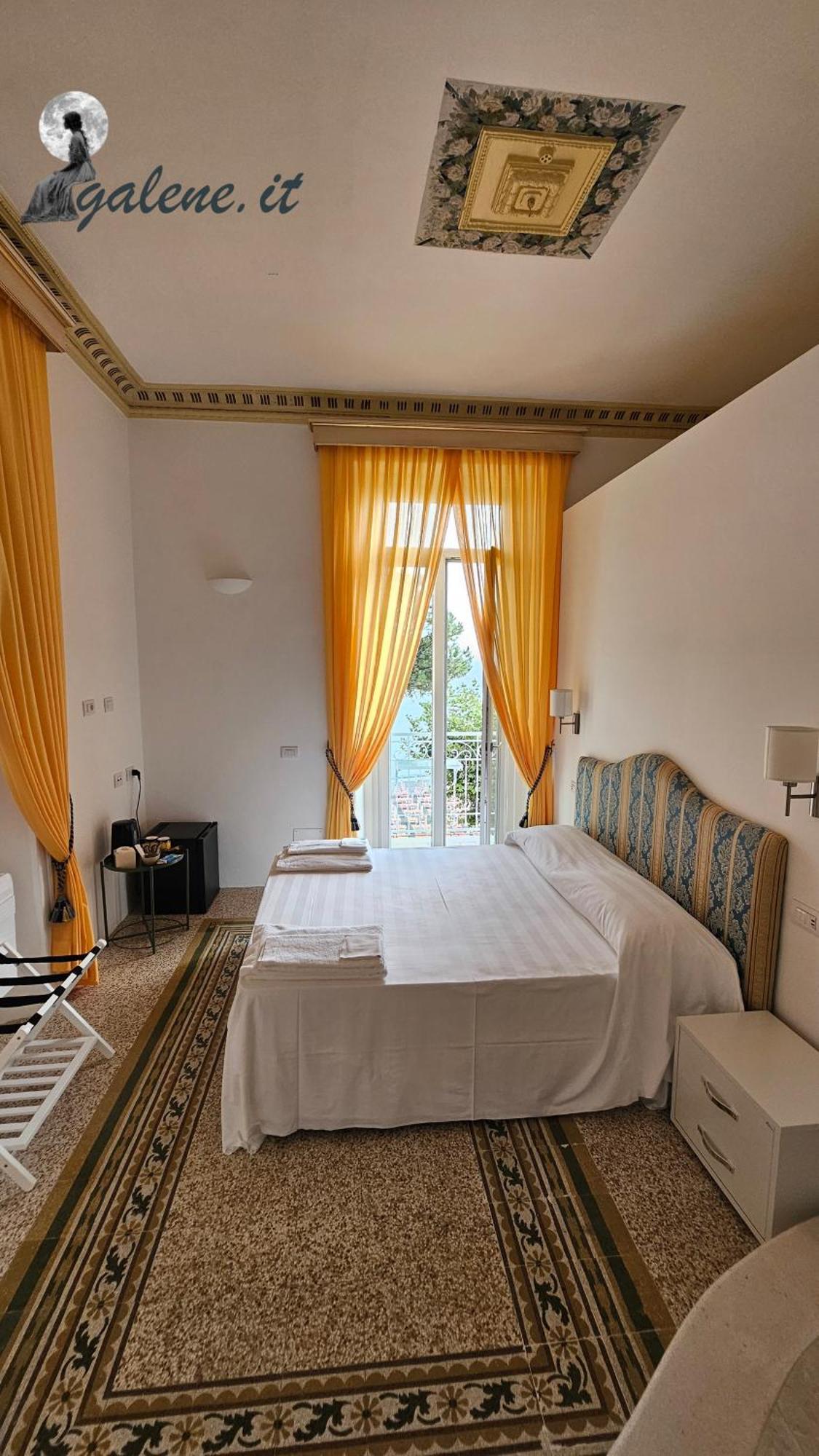 Galene - Beachfront In Costa D'Amalfi Maiori Exterior foto